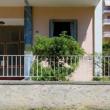 Secret Garden Apartment